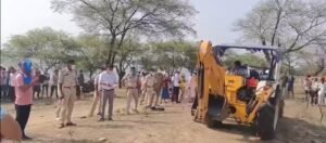 बलौदाबाजार के खरवे गांव में रहस्यमयी मौतों से सनसनी: 3 महीनों में 8 लोगों की जान गई, 7 शव कब्र से निकालकर जांच शुरू